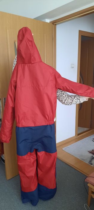 Vând salopeta ski pentru fetita 14 ani la preț avantajos!