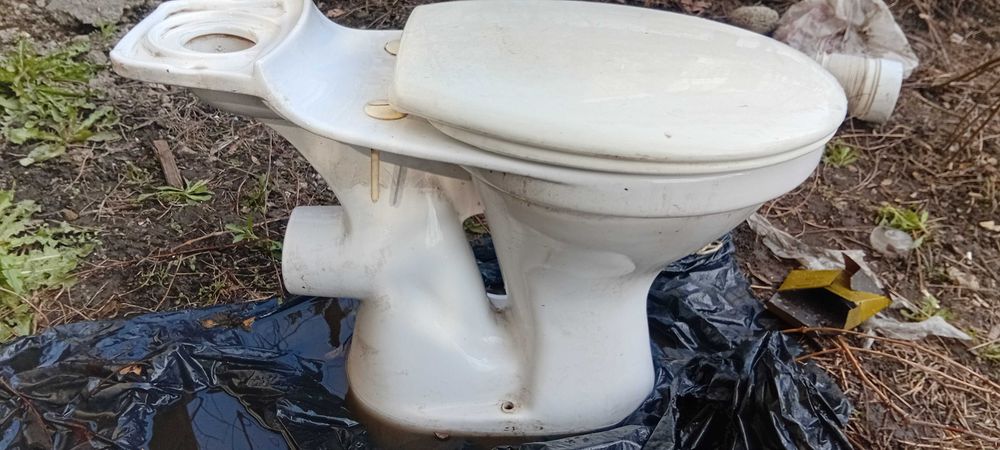 Продам унитаз с бачком  новый
