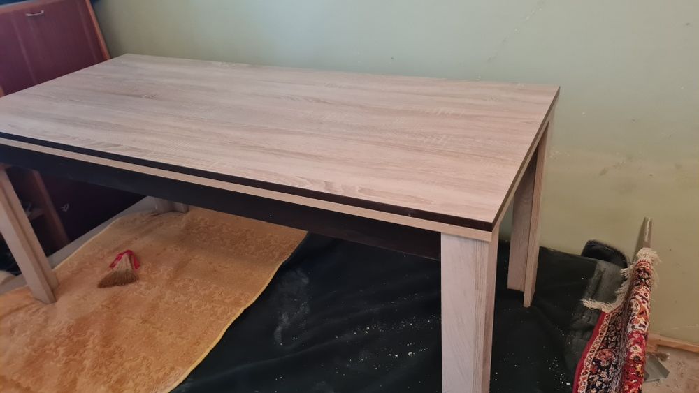 Голям диван със шест възглавници