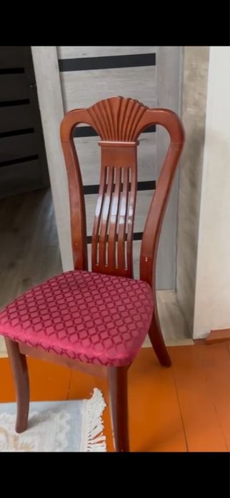 Продается стол со стульями