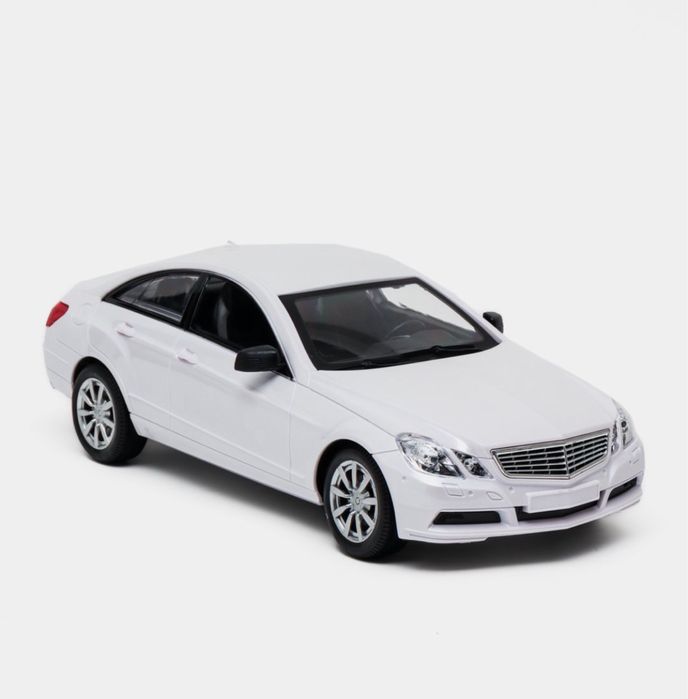 Masofadan voshqariladigan mashina Mercedes-Benz w212 masshtab 1:14