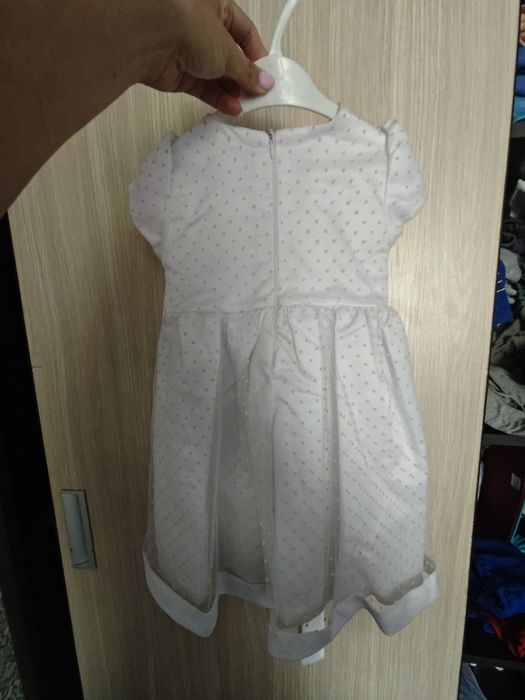 Продам белое платье на девочку 3-4 лет