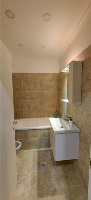 Închiriez Garsonieră