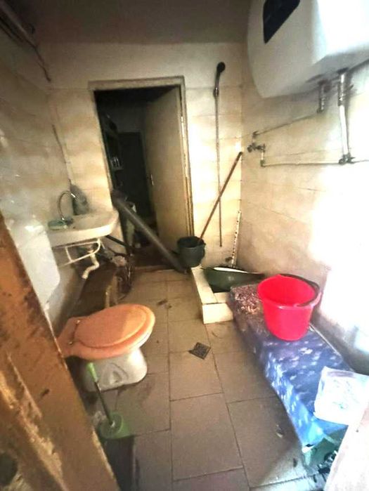 Vand casa 2 camere 60 m2 + teren 47 m2 Ploiesti str Armasi