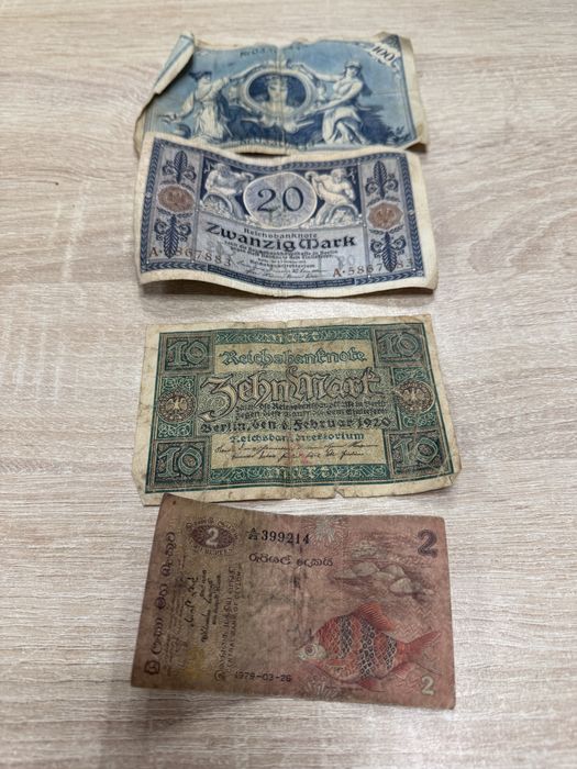 Стари левове и монети