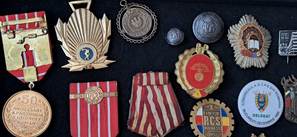 Insigne /Medalii Romania