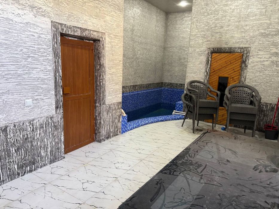 Эски шахар 50 йиллик светофор енида.