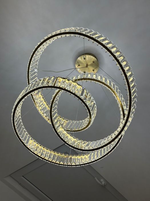 Candelabru cu 3 moduri de iluminat și reglare intensitate luminoasa