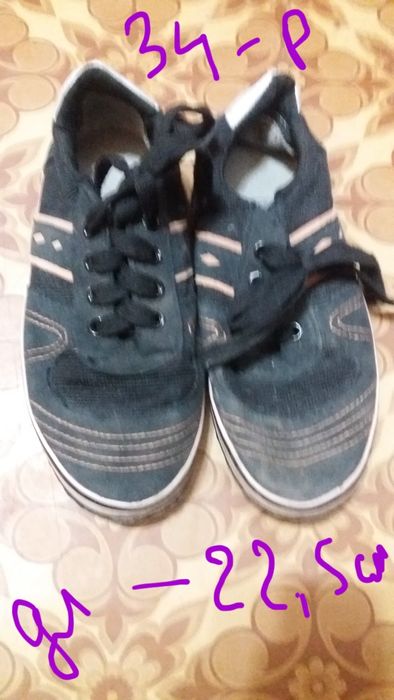 продаются кеды для физры