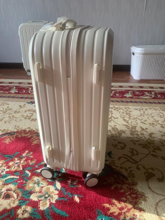 Чемодан молочный