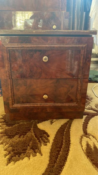 Шифонер, кровать и 2 тумбочки