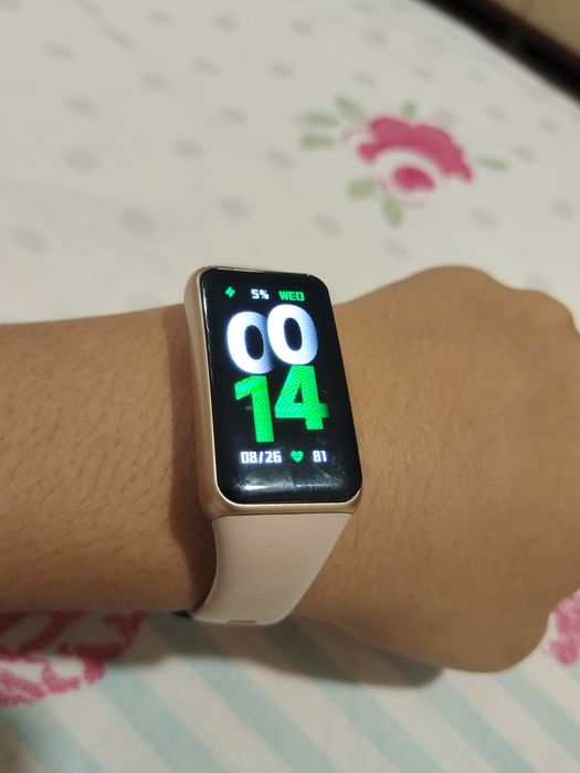 Продаю смарт-часы Huawei Band 6.