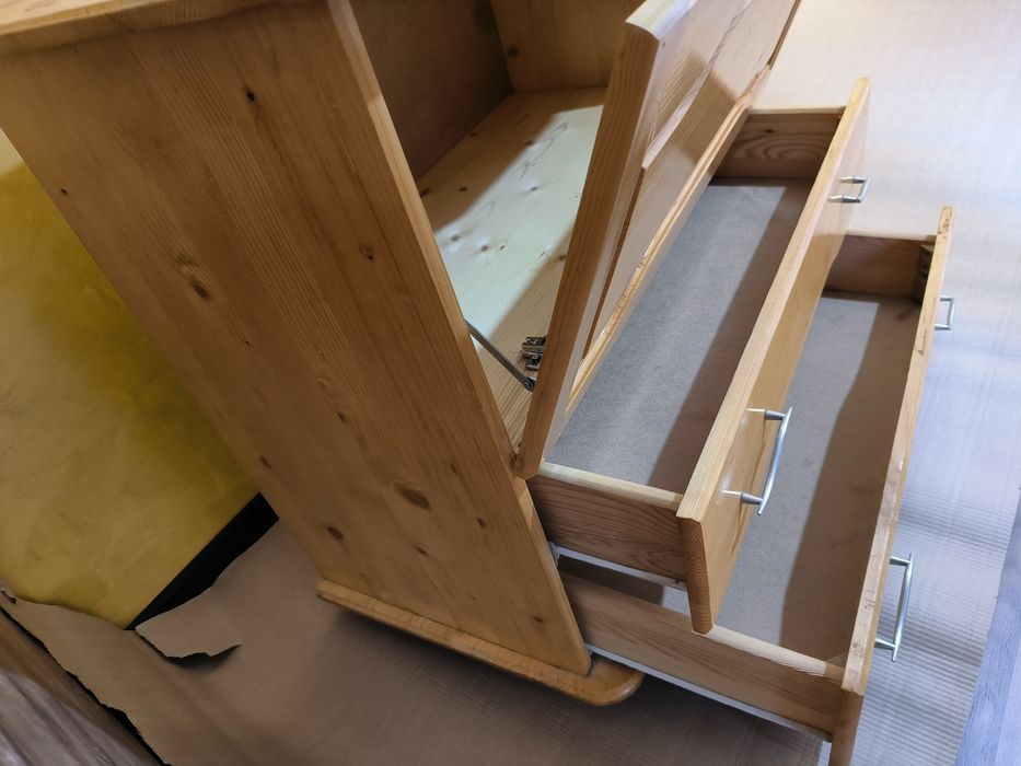 Дървен скрин с шкафове