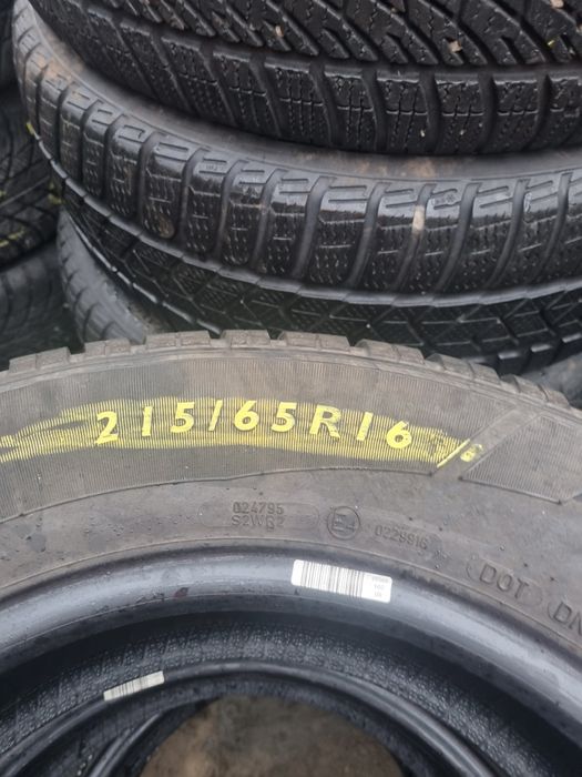 Anvelope iarna 215 65 16 Goodyear 4 bucati la fel  M+S  stare bună