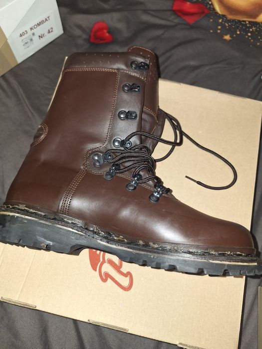 Vând bocanci de armată noi nr.41