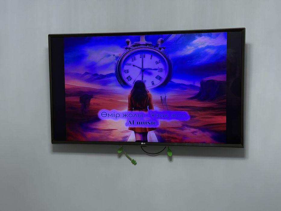 Телевизор Smart LG  109 см