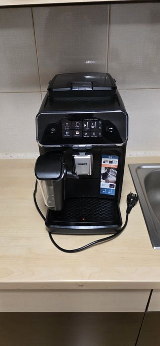 Espressor automat Philips EP2330 cu 1 an garanție Emag