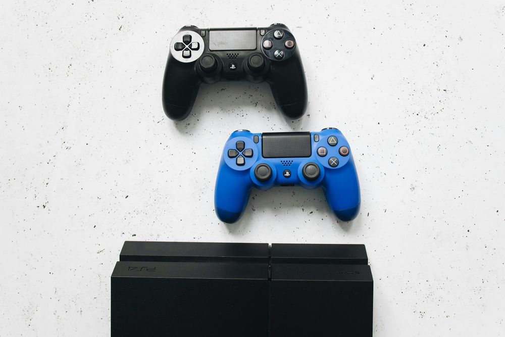 Playstation 4/3  sotiladi.