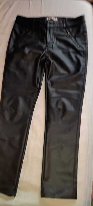 Продавам дамски кожен панталон