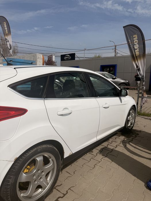 FORD Focus 2011 — imagine 5