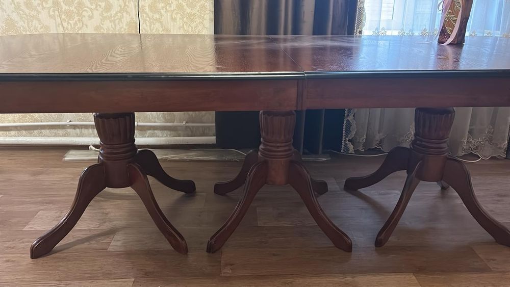 Продам стол в идеальном состоянии качество дуб.