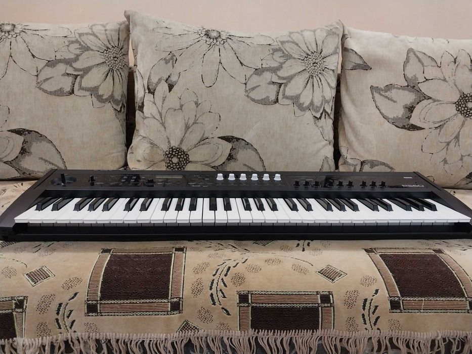 Продам синтезатор Korg PS60