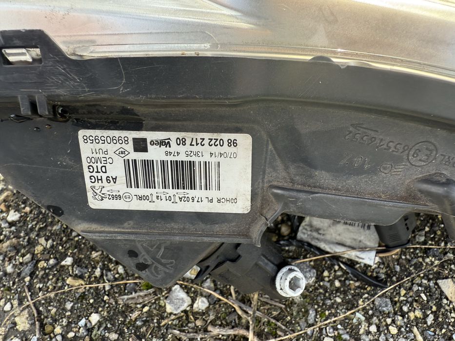 Фарове за Пежо Peugeot 208-2013 година