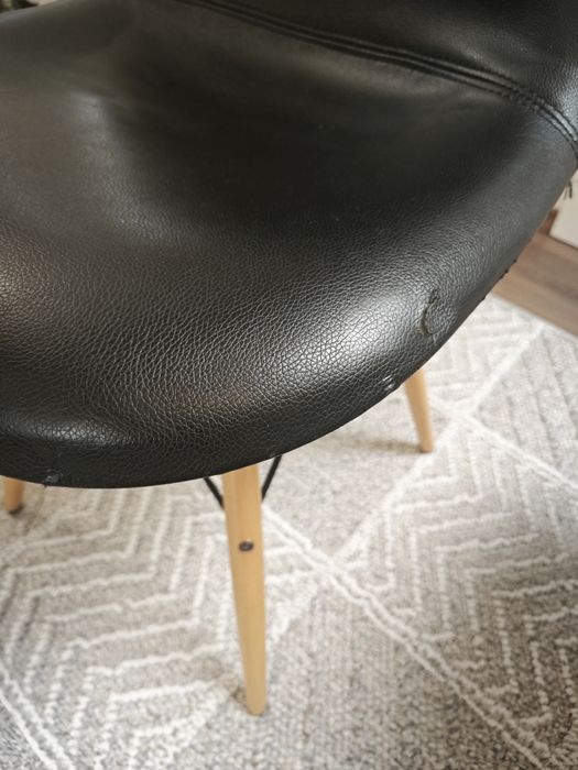 2 броя  кожени столове