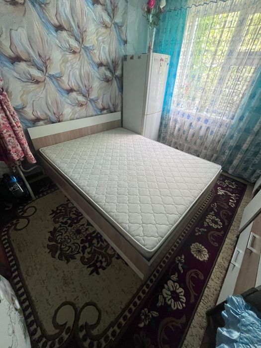 Продам кровать с матрасом