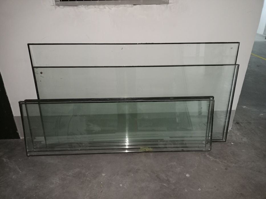 Продам стекла  размеры разные