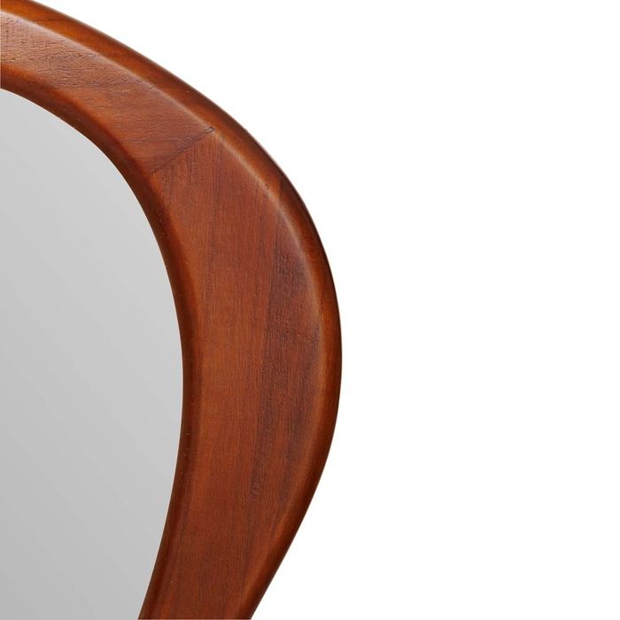 Голямо огледало с масивна дървена рамка и неправилна форма