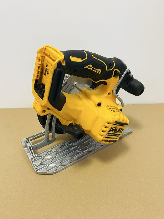Circular Dewalt DCS565