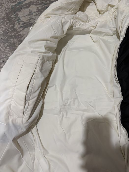 Продам куртку черно белая