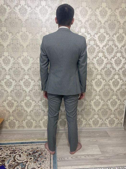 Костюм тройка продается