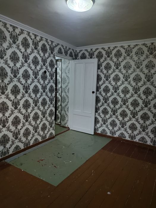 Uchquduqdan uy sotiladi