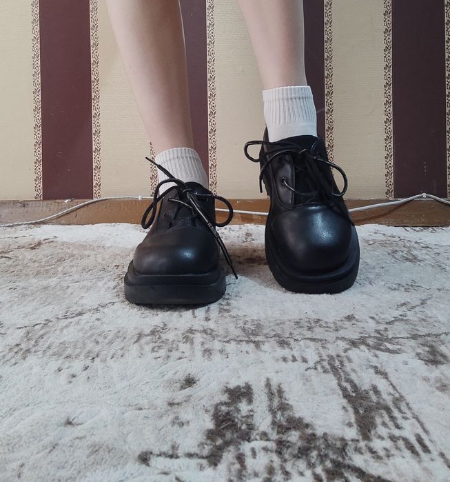 Школьные черные туфли на платформе