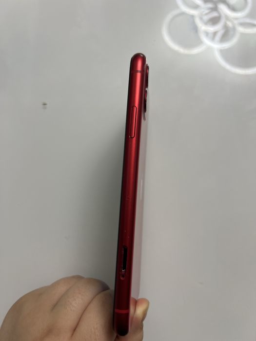 Vand iphone 11 normal rosu