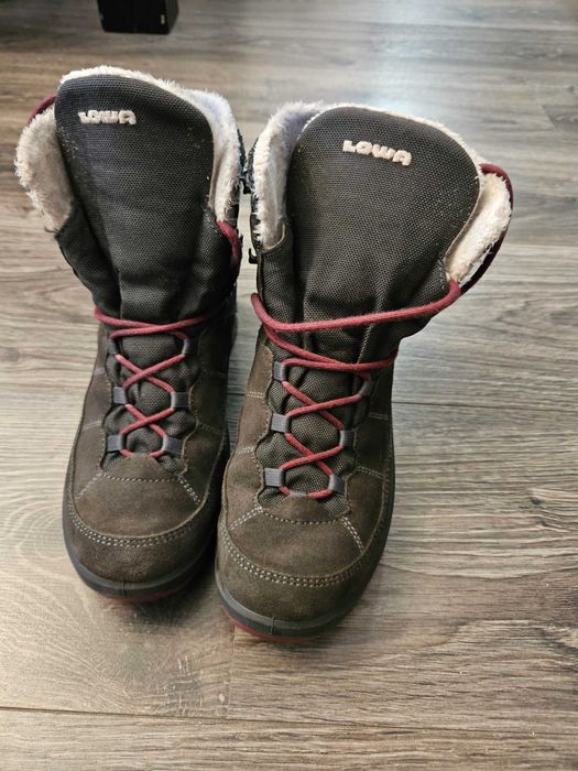 Продавам детски обувки Лова