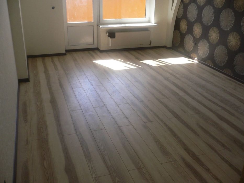 Укладка  ламината  кафеля