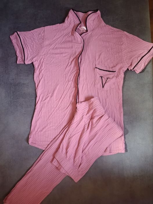 Продаётся женские вещи любая по 5.000 сум.