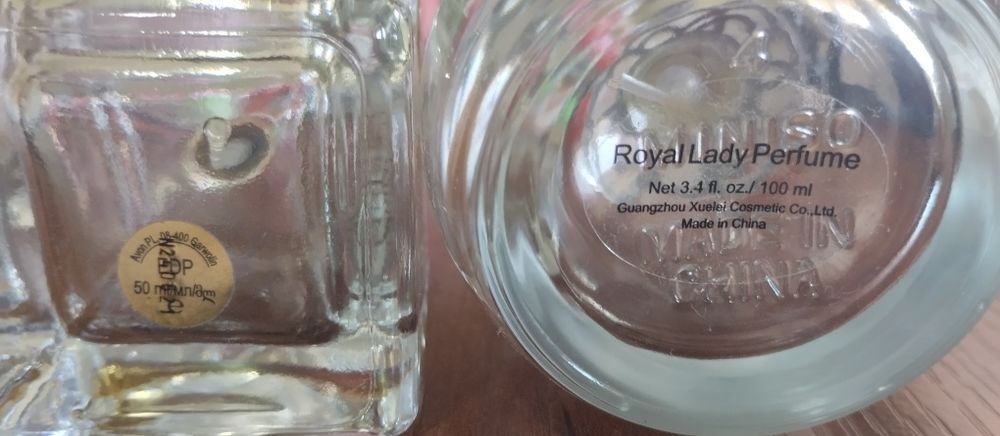 Флаконы от духов.