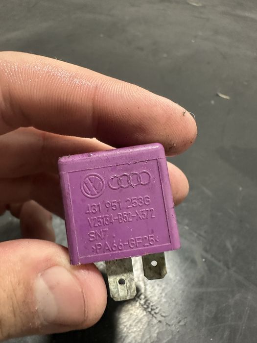 Releu 381 Audi A6 A4 vw Golf 4 Passat B6 Golf 5 | 431951253G