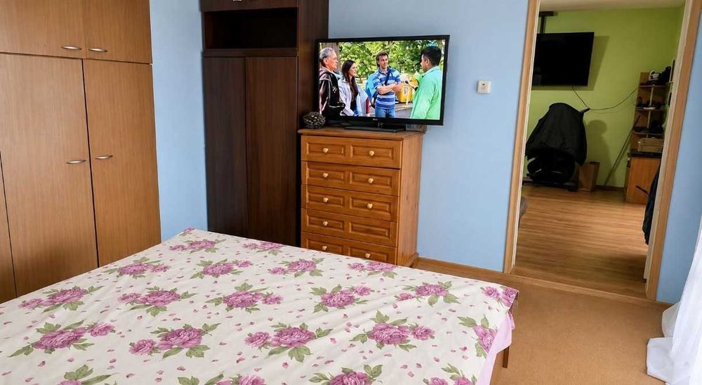 Къща 236 кв.м. с двор 592 кв.м. и 9 самостоятелни постройки в гр. Мъглиж