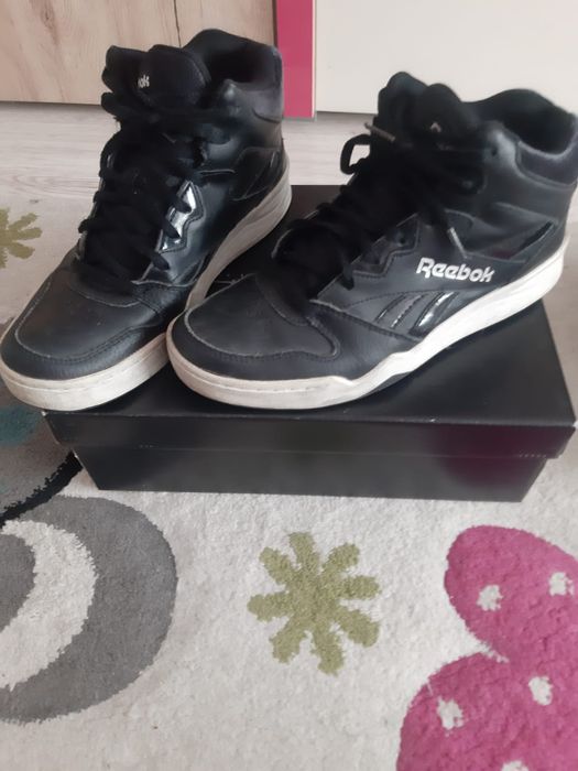 Vând bascheți copii , marca Reebok, mărimea 38,5