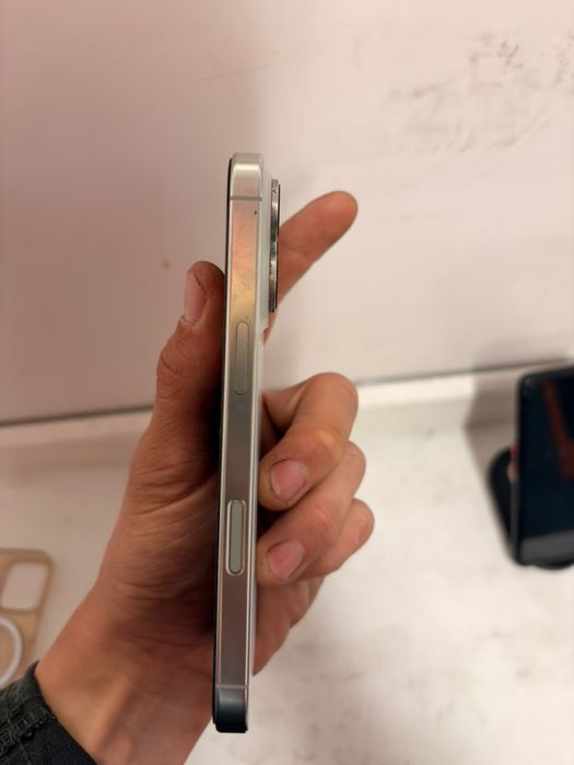 Продам Iphone 16 pro
