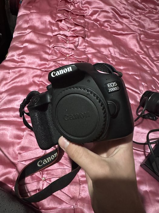 Фотопарат Canon 2000D