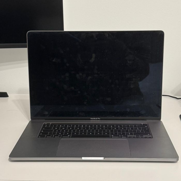MacBook Pro 16” (2019) – i9 / 32GB RAM / 1TB SSD