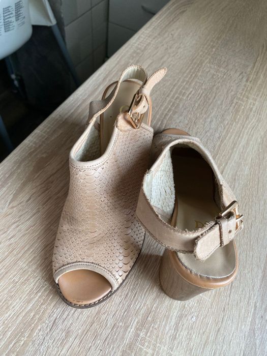 Vand sandale din piele marimea 36
