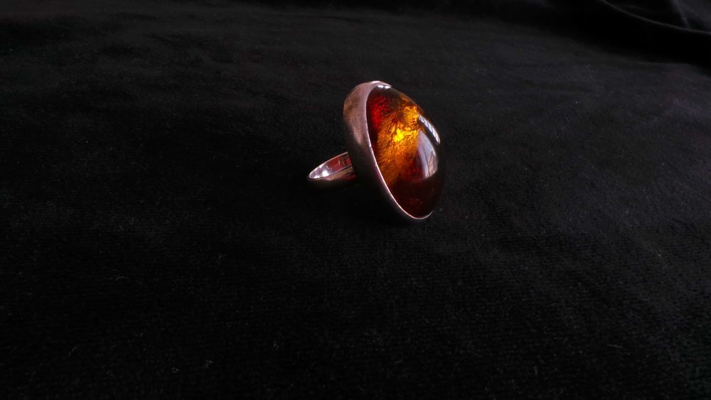 Inel din argint si chihlimbar /vintage