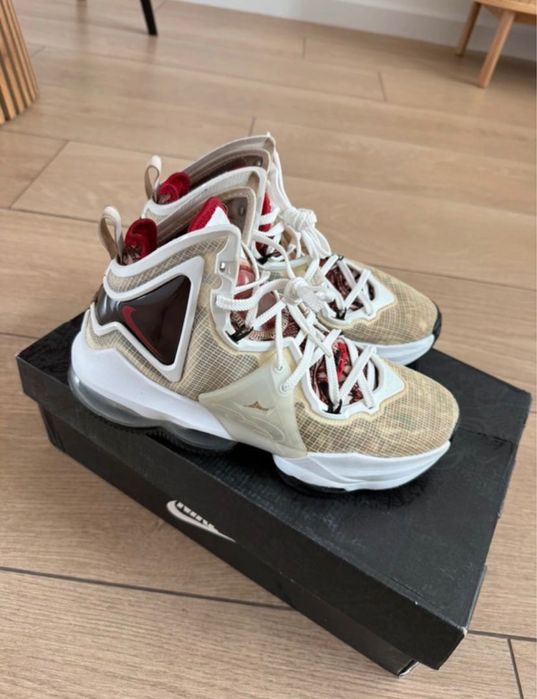 Sneakers Nike LeBron 19 sketch white black red